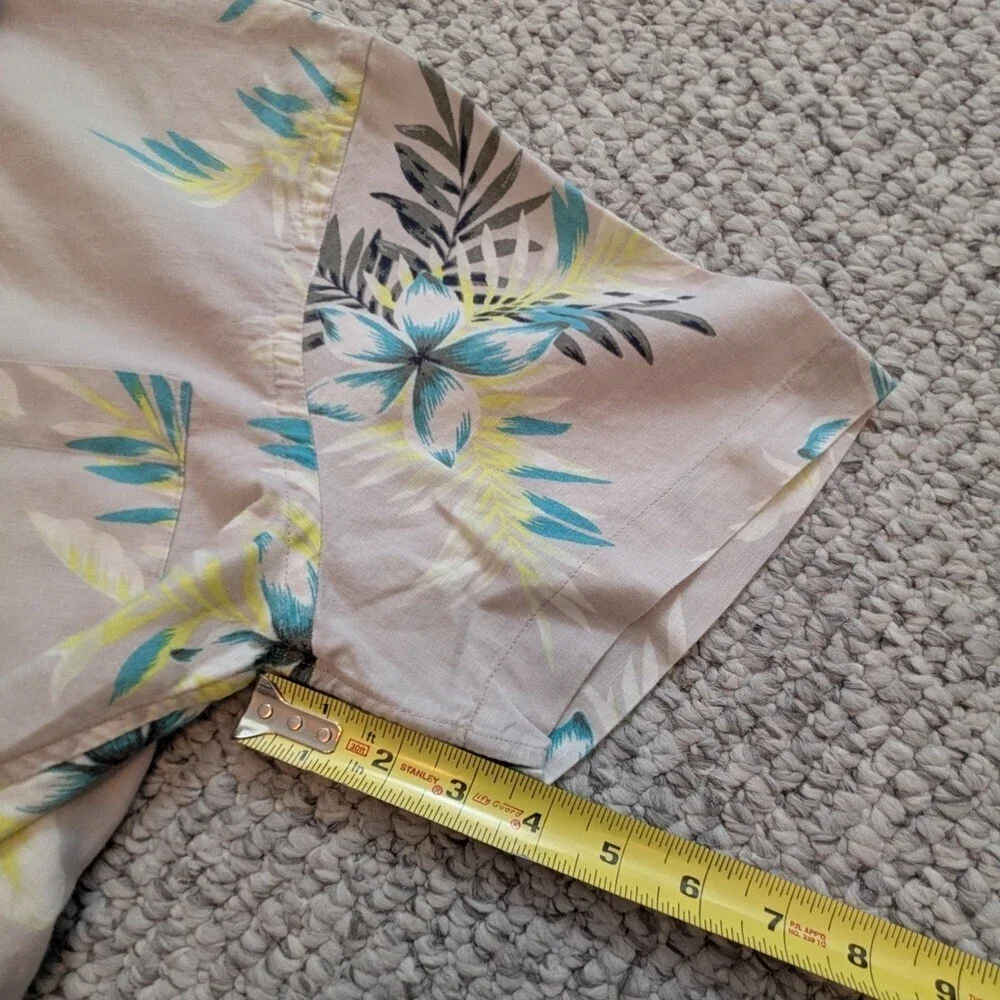 Banana Republic Adult (Medium) Linen Hawaiian/Tropical/Beach Button-Down Shirt